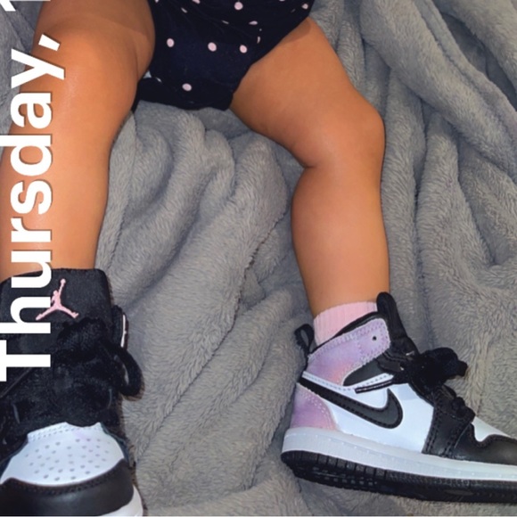 Air Jordan 1 🚺 - Picture 1 of 5